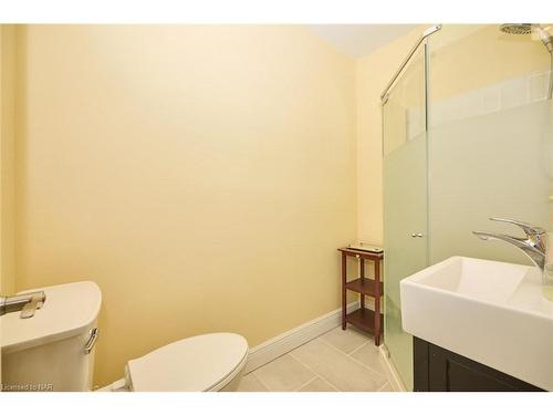 118 Rosemount Avenue, Port Colborne, ON - Indoor Photo Showing Bathroom