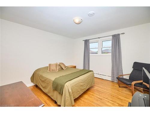 118 Rosemount Avenue, Port Colborne, ON - Indoor Photo Showing Bedroom