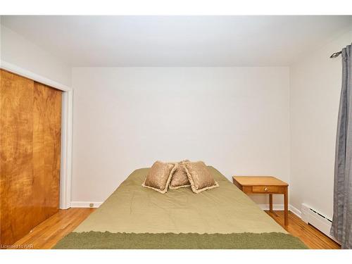 118 Rosemount Avenue, Port Colborne, ON - Indoor Photo Showing Bedroom