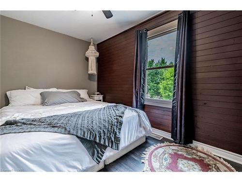 244 Fares Street, Port Colborne, ON - Indoor Photo Showing Bedroom