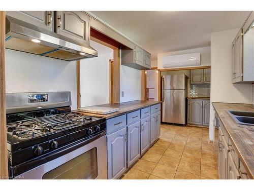 327 South Mill Street, Ridgeway, ON - Indoor Photo Showing Kitchen With Double Sink