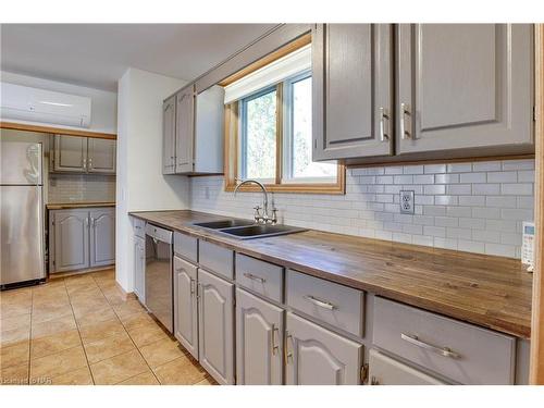 327 South Mill Street, Ridgeway, ON - Indoor Photo Showing Kitchen With Double Sink