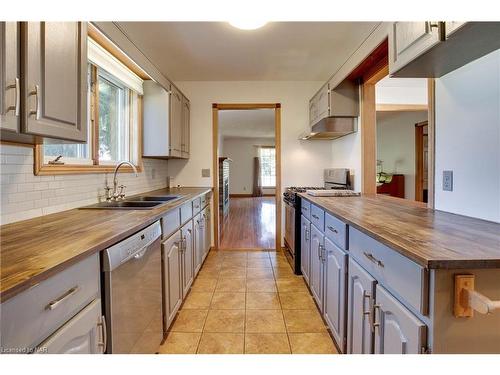 327 South Mill Street, Ridgeway, ON - Indoor Photo Showing Kitchen With Double Sink