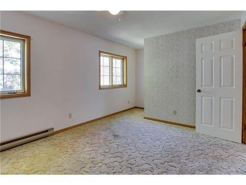 327 South Mill Street, Ridgeway, ON - Indoor Photo Showing Other Room