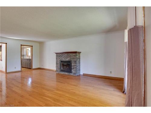 327 South Mill Street, Ridgeway, ON - Indoor Photo Showing Living Room With Fireplace