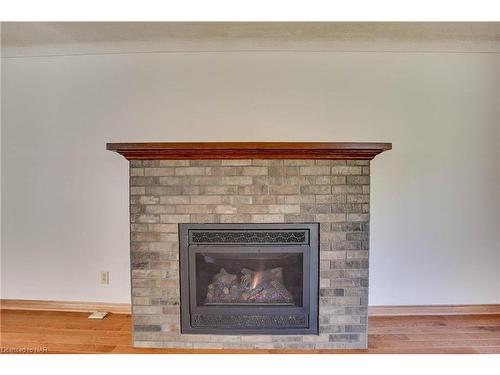 327 South Mill Street, Ridgeway, ON - Indoor Photo Showing Living Room With Fireplace