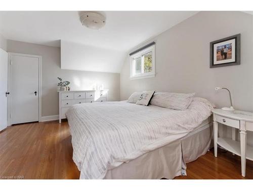 101 Glenwood Avenue, St. Catharines, ON - Indoor Photo Showing Bedroom