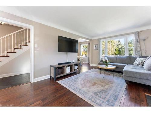 101 Glenwood Avenue, St. Catharines, ON - Indoor Photo Showing Living Room