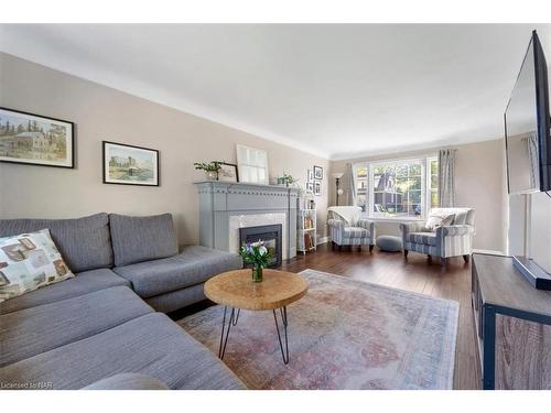 101 Glenwood Avenue, St. Catharines, ON - Indoor Photo Showing Living Room With Fireplace