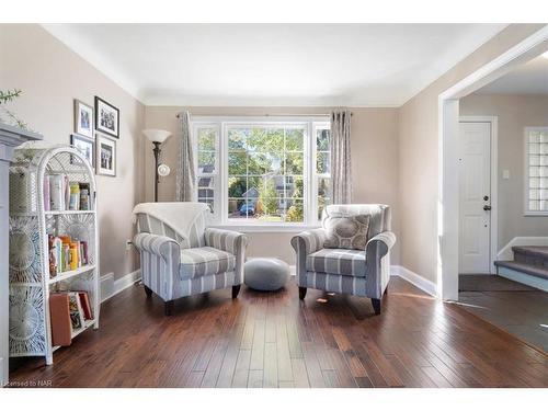 101 Glenwood Avenue, St. Catharines, ON - Indoor Photo Showing Living Room