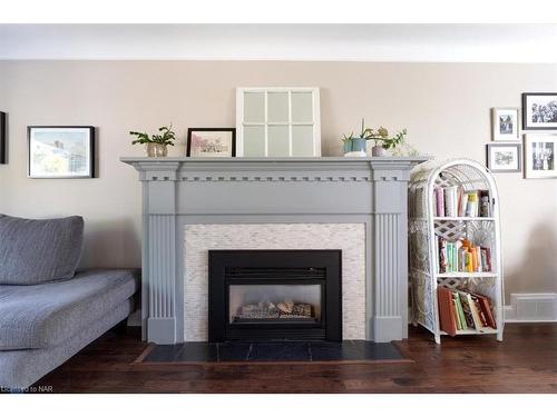 101 Glenwood Avenue, St. Catharines, ON - Indoor Photo Showing Living Room With Fireplace