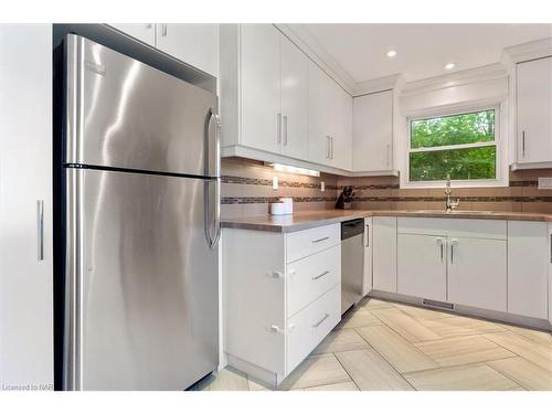 101 Glenwood Avenue, St. Catharines, ON - Indoor Photo Showing Kitchen With Double Sink