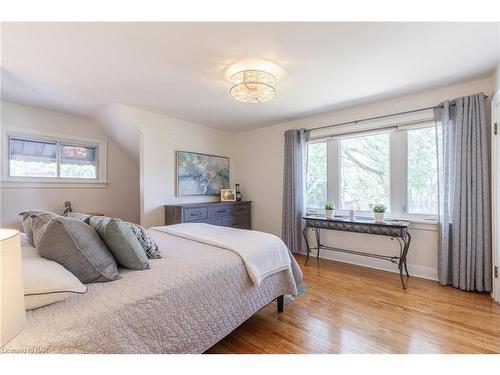 15 Rosewood Avenue, Welland, ON - Indoor Photo Showing Bedroom