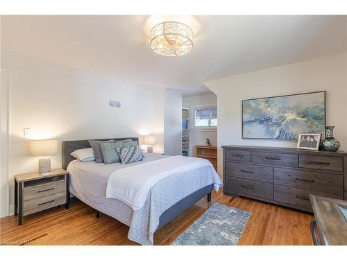 15 Rosewood Avenue, Welland, ON - Indoor Photo Showing Bedroom