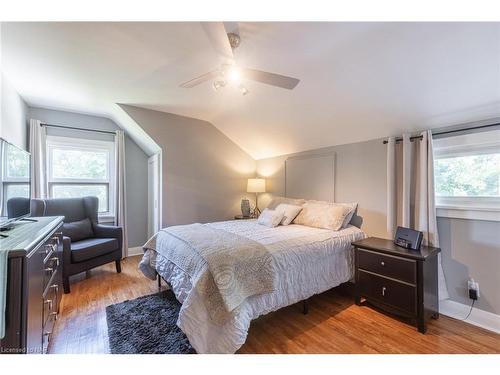 15 Rosewood Avenue, Welland, ON - Indoor Photo Showing Bedroom