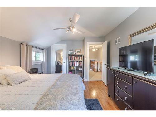 15 Rosewood Avenue, Welland, ON - Indoor Photo Showing Bedroom