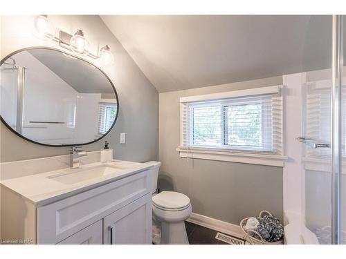 15 Rosewood Avenue, Welland, ON - Indoor Photo Showing Bathroom