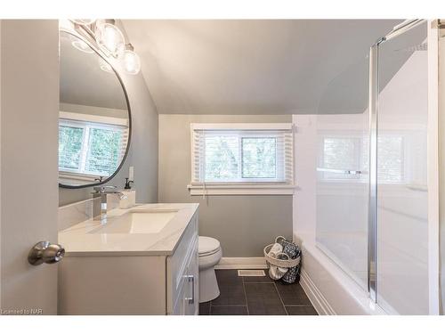 15 Rosewood Avenue, Welland, ON - Indoor Photo Showing Bathroom