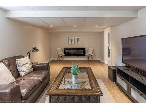 15 Rosewood Avenue, Welland, ON - Indoor Photo Showing Living Room With Fireplace