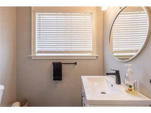 15 Rosewood Avenue, Welland, ON - Indoor Photo Showing Bathroom