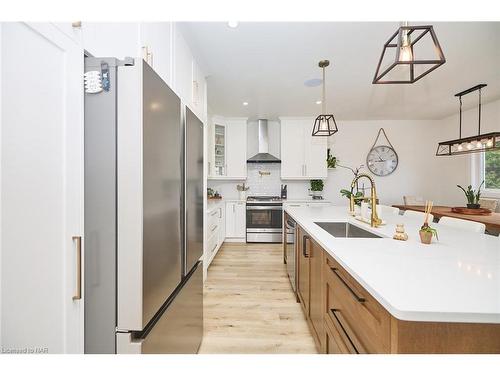 4286 Victoria Avenue, Lincoln, ON - Indoor Photo Showing Kitchen With Upgraded Kitchen