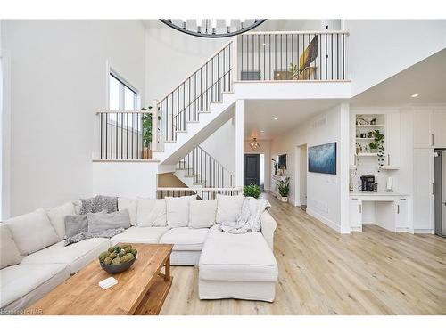 4286 Victoria Avenue, Lincoln, ON - Indoor Photo Showing Living Room