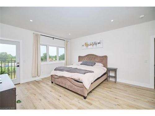 4286 Victoria Avenue, Lincoln, ON - Indoor Photo Showing Bedroom