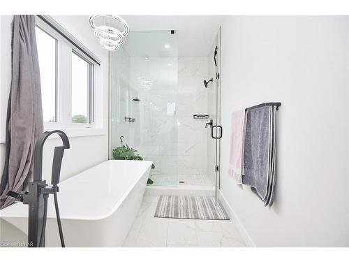 4286 Victoria Avenue, Lincoln, ON - Indoor Photo Showing Bathroom