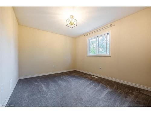 7333 Lionshead Avenue, Niagara Falls, ON - Indoor Photo Showing Other Room