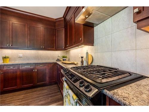 7333 Lionshead Avenue, Niagara Falls, ON - Indoor Photo Showing Kitchen