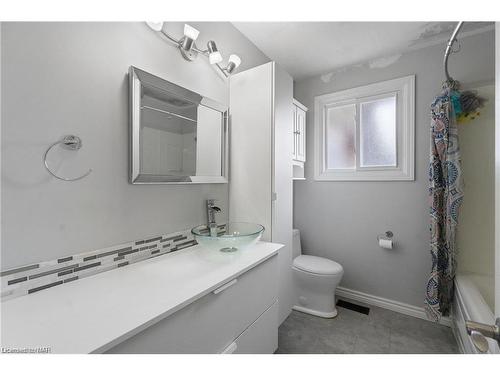 167 Wellington Street, Welland, ON - Indoor Photo Showing Bathroom