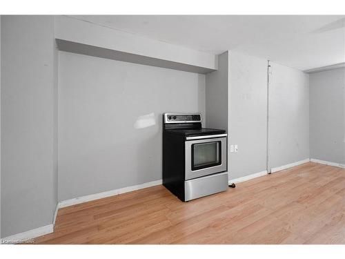 167 Wellington Street, Welland, ON - Indoor Photo Showing Kitchen