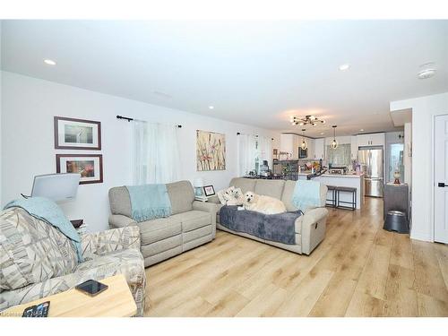 115 Ridgeway Road, Crystal Beach, ON - Indoor Photo Showing Living Room