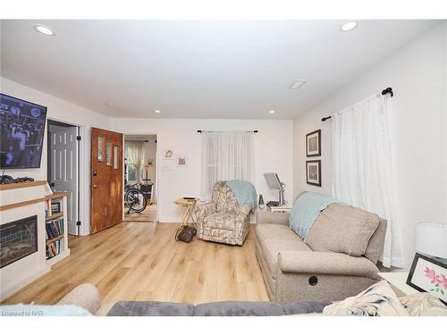 115 Ridgeway Road, Crystal Beach, ON - Indoor Photo Showing Living Room With Fireplace