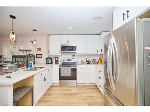 115 Ridgeway Road, Crystal Beach, ON - Indoor Photo Showing Kitchen