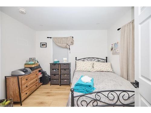 115 Ridgeway Road, Crystal Beach, ON - Indoor Photo Showing Bedroom