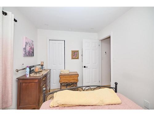 115 Ridgeway Road, Crystal Beach, ON - Indoor Photo Showing Bedroom