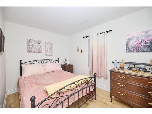 115 Ridgeway Road, Crystal Beach, ON - Indoor Photo Showing Bedroom