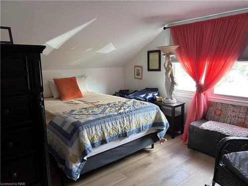 115 Ridgeway Road, Crystal Beach, ON - Indoor Photo Showing Bedroom