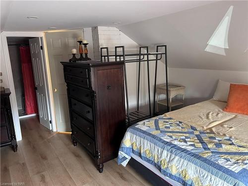 115 Ridgeway Road, Crystal Beach, ON - Indoor Photo Showing Bedroom