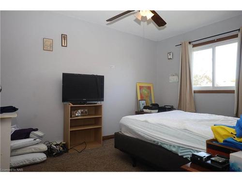 21 Dodds Court, Fort Erie, ON - Indoor Photo Showing Bedroom