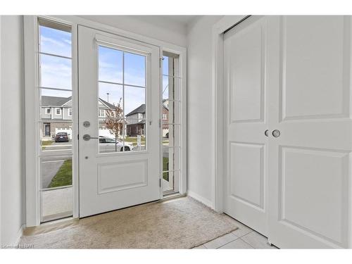 96 Bur Oak Drive, Thorold, ON - Indoor Photo Showing Other Room