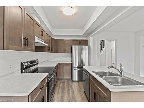 96 Bur Oak Drive, Thorold, ON - Indoor Photo Showing Kitchen With Double Sink