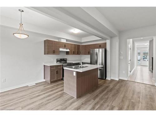 96 Bur Oak Drive, Thorold, ON - Indoor Photo Showing Kitchen