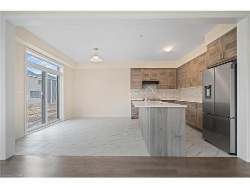 71 Sun Haven Lane, Thorold, ON - Indoor Photo Showing Kitchen