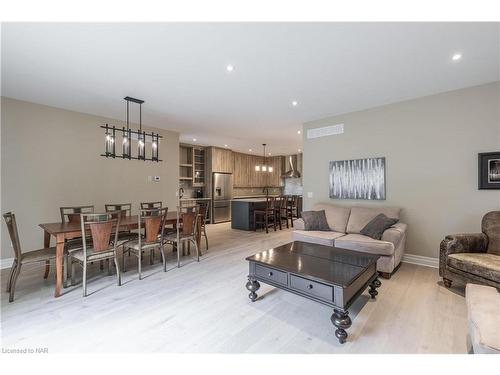 681 Warner Road, Niagara-On-The-Lake, ON - Indoor Photo Showing Living Room