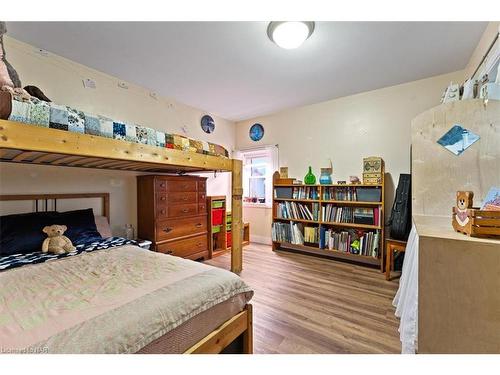 4872 Regional Road 20, West Lincoln, ON - Indoor Photo Showing Bedroom