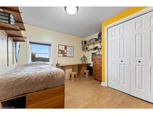 4872 Regional Road 20, West Lincoln, ON - Indoor Photo Showing Bedroom