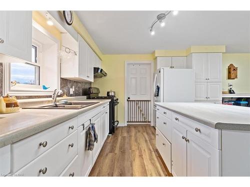 4872 Regional Road 20, West Lincoln, ON - Indoor Photo Showing Kitchen With Double Sink