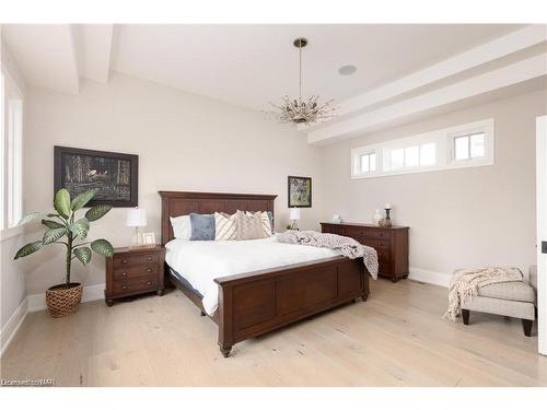 32 Breckenridge Boulevard, St. Catharines, ON - Indoor Photo Showing Bedroom